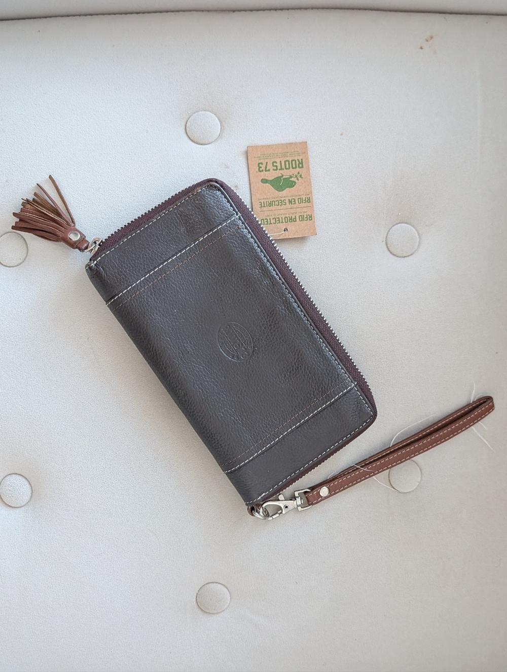 NWT Roots Gray Combo Leather Zip Wallet Wristlet